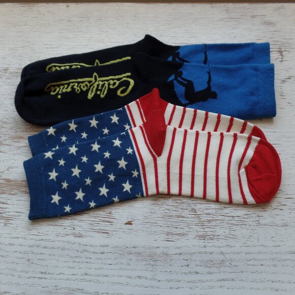 Socks Set of Two (2) CALIFORNIA Surf & Flag NWOT - Picture 2 of 3